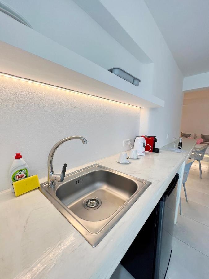 White Lily Suites & Lofts - Adults Only 16 Plus Периволос Екстериор снимка