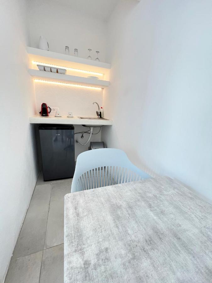 White Lily Suites & Lofts - Adults Only 16 Plus Периволос Екстериор снимка