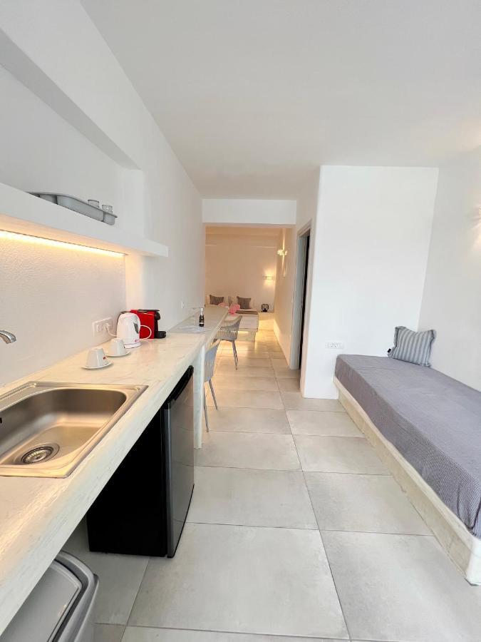 White Lily Suites & Lofts - Adults Only 16 Plus Периволос Екстериор снимка