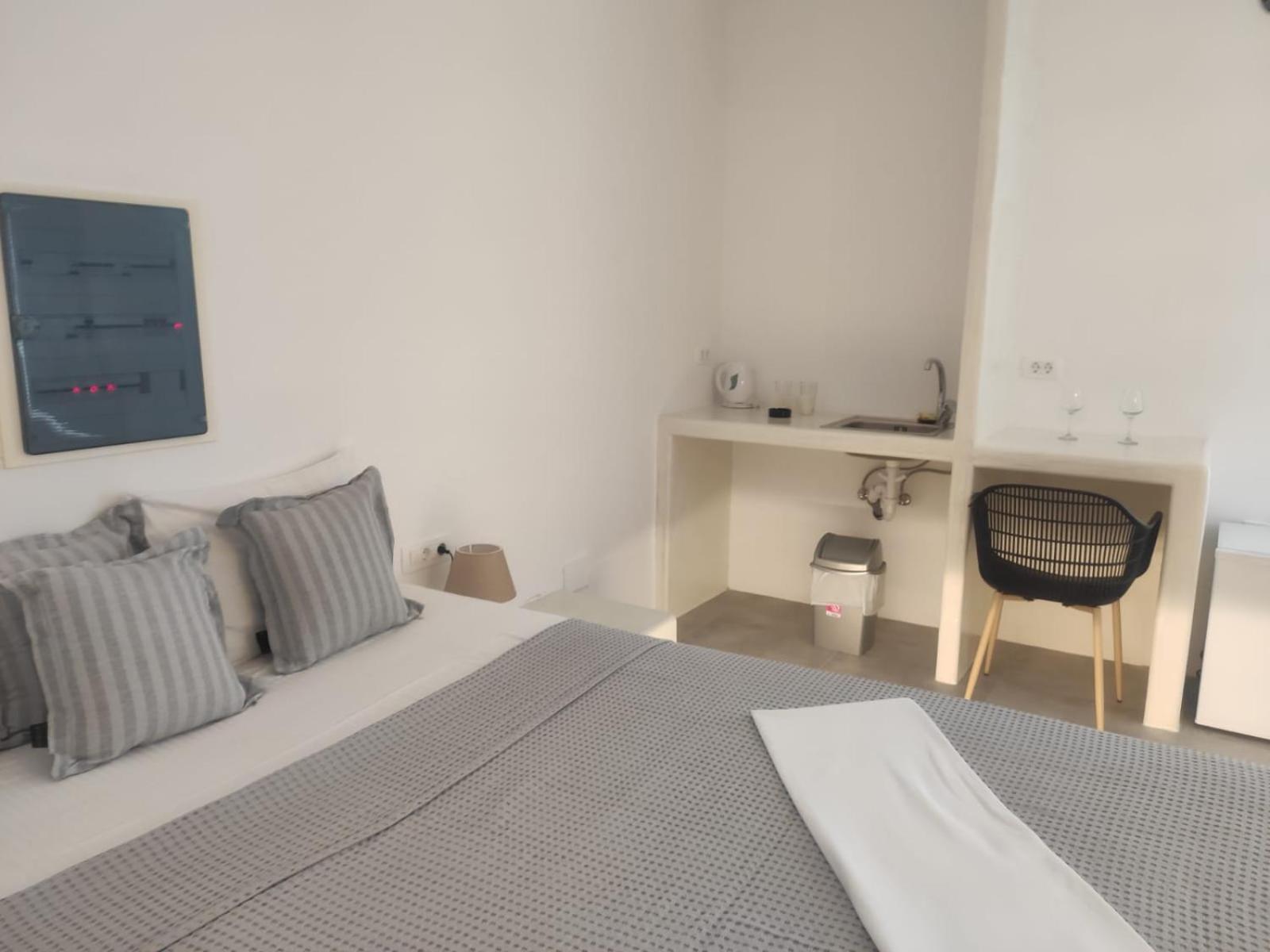 White Lily Suites & Lofts - Adults Only 16 Plus Периволос Екстериор снимка